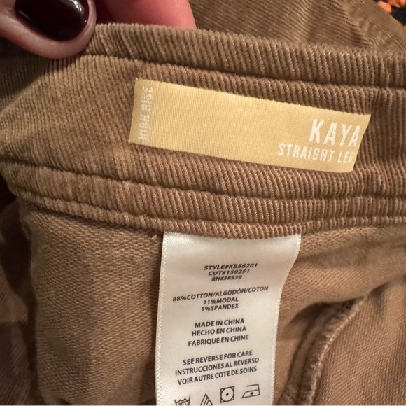 Kut from the Kloth Kaya High Waist Corduroy Straight Leg Pants size 2 - Picture 5 of 11